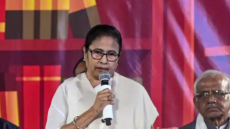 ममता बनर्जी की कार का एक्सीडेंट, हादसे में सीएम घायल, जानें कैसे हुई दुर्घटना..