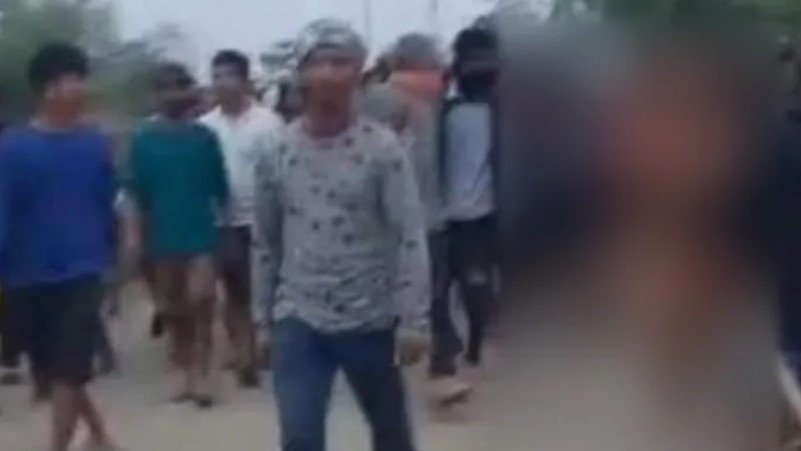  शर्मनाक! हिंसाग्रस्त मणिपुर में दो महिलाओं को भीड़ ने नग्न घुमाया, रेप का भी आरोप