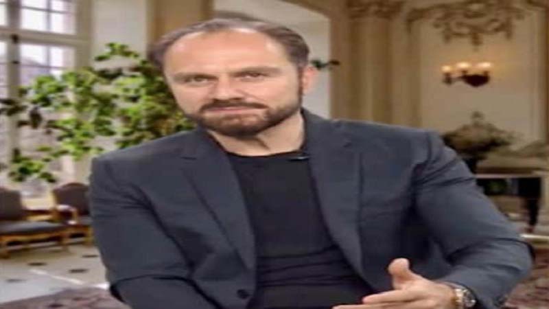 मिलिए दुनिया के सबसे पढ़े-लिखे आदमी से...डिग्रियां गिनते-गिनते थक जाओगे 