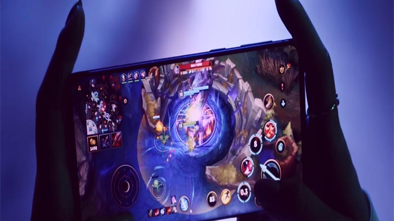 मोबाइल के लिए झगड़े बच्चों में से एक की मौत