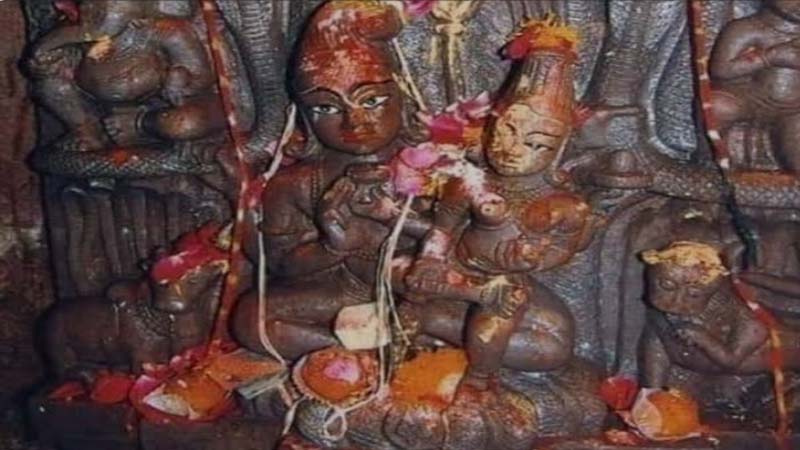 नागपंचमीः श्रावण शुक्ल पंचमी को आस्तिक मुनि ने जनमेजय के नागयज्ञ में भस्म हो रहे नागों को रक्षा की थी, इसी दिन से मनाया जा रहा है यह पर्व..!