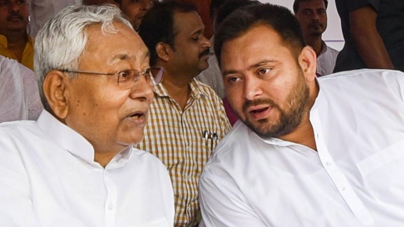 यूपी में अपराधियों पर आफत और बिहार में ? डीएम के हत्यारे सांसद के अलावा 26 अपराधियों को छोड़ने के लिए नीतीश-तेजस्वी ने बदल डाली जेल नियमावली ; ज़रूर पढ़ें