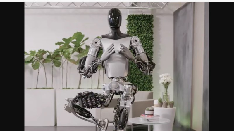 वाह रे टेक्नोलॉजी ! टेस्ला के ह्यूमनॉइड रोबोट ने ‘सूर्य नमस्कार’ और योग, नमस्ते के साथ किया स्‍वागत, देखें वीडियो..