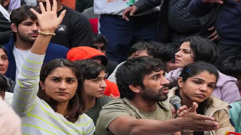 कुश्ती में मचा दंगलः कुश्ती संघ चीफ बृजभूषण सिंह का इस्तीफे से इनकार, इससे कम पर राजी नहीं प्रदर्शनकारी पहलवान