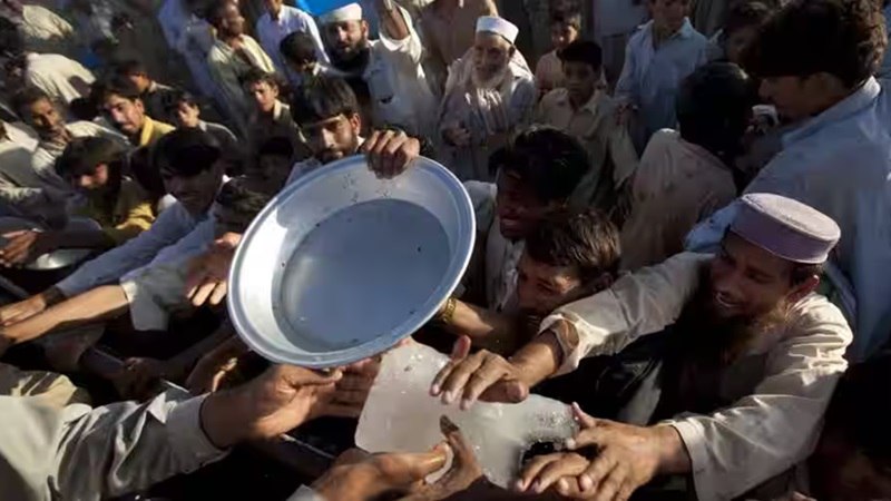 पाकिस्तान के पास सिर्फ 30 दिन ! 3 अरब डॉलर का कर्ज भी खत्म, मूडीज ने बजाई खतरे की घंटी