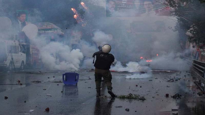 युद्ध जैसे हालात देख कोर्ट ने पूर्व पीएम की गिरफ्तारी पर लगाई रोक, इमरान खान ने जताई वारंट की आड़ में हत्या की आशंका 