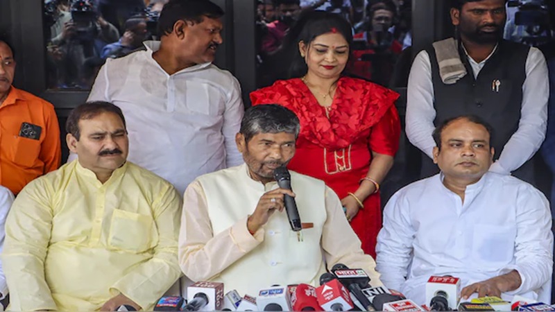 पारस को महंगा पड़ गया एनडीए से नाराजगी का इजहार, चाचा ने क्यों भतीजे चिराग पर क्यों जताया विश्वास, जानिए अंदर की बात