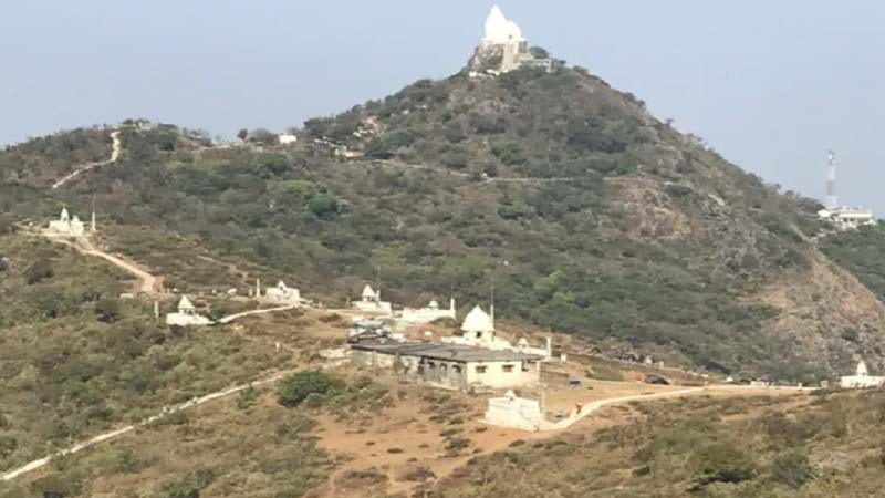 Shri Sammed Shikharji : सम्मेद शिखर जिस पारसनाथ पहाड़ी पर स्थित है, उसे आदिवासी समुदाय ने अपना देवता 'मरांग बुरु' बताते हुए जैन समाज से मुक्त कराने की मांग उठाई