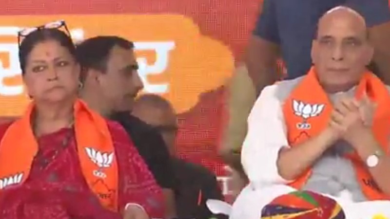 गहलोत ड्राइवर,पर क्लच/एक्सीलेटर कहीं और ...' जैसलमेर से कसा तंज रक्षामंत्री राजनाथ सिंह ने