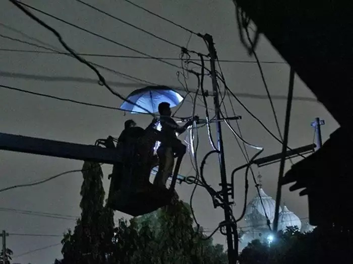 बांग्लादेश में बिजली गुल, ऑफिसों में छुट्टी, हाल बेहाल