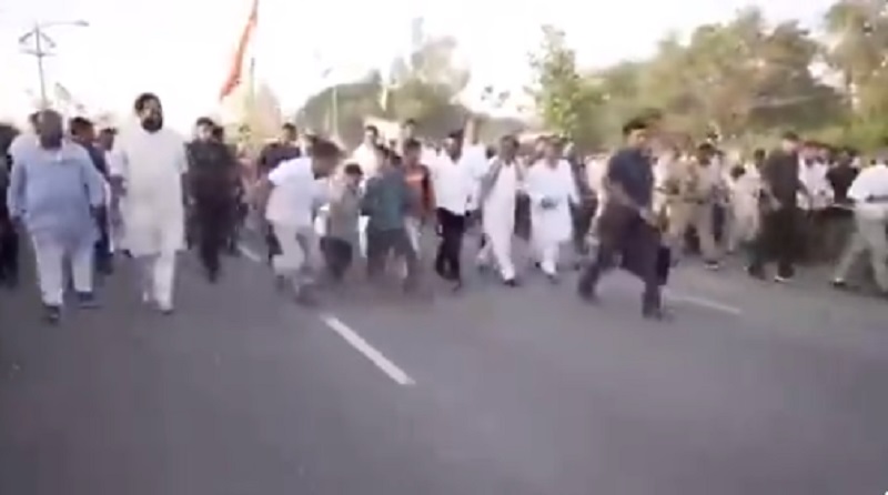 अचानक भागने लगे राहुलः सिक्यूरिटी वालों की जान सांसत में