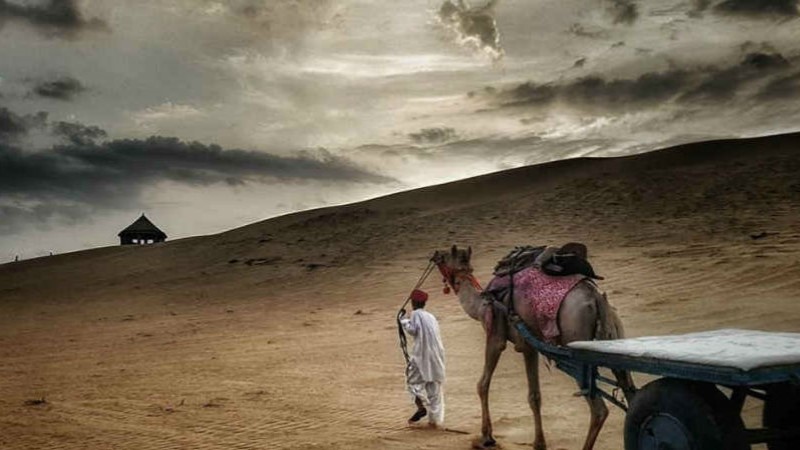 बदरा,तुम कब जाओगे...बारिश,कम गर्मी के कारण एसी/कूलर दुकानदार व कुम्हार राह देख रहे गर्मी की 