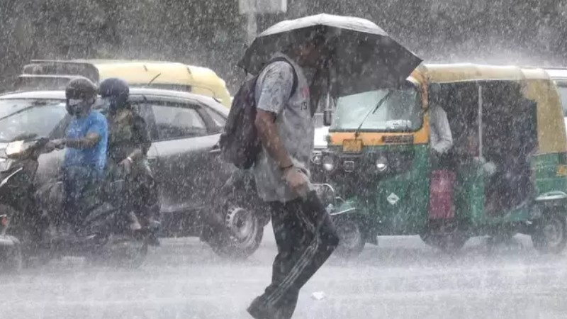झमाझम बरसात से भीगी राजधानी ,अगले 4 - 5 दिन जारी रहेगा बरसात का दौर : मौसम विभाग