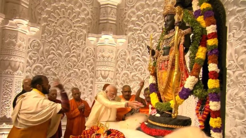 आ गए रामलला...  रामलला की पहली संपूर्ण तस्वीर का करें दर्शन