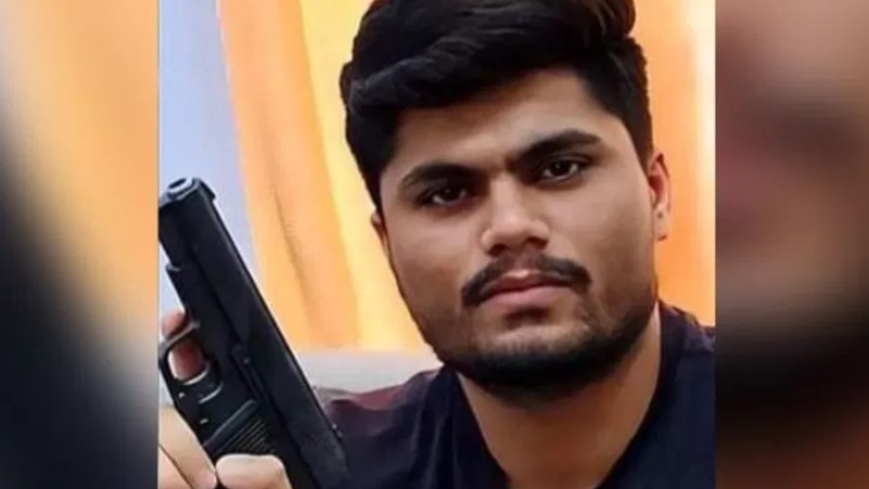 डॉन रितिक बॉक्सर का निकल रहा है जुलूस , मुंह लटकाए गली-गली घूमा रही है पुलिस