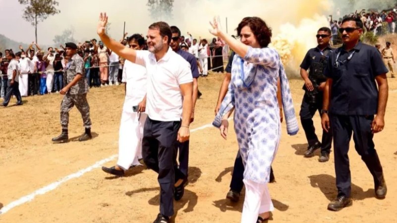 लोकसभा चुनाव 2024 : रोड शो के बाद राहुल गांधी ने भरा वायनाड से नामांकन