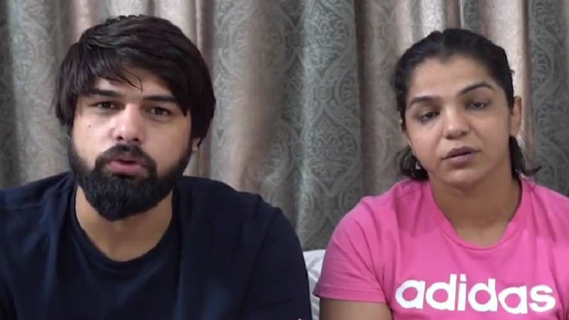 साक्षी मालिक ने पति संग वीडियो जारी कर आरोपों पर दी सफाई..लोग बोले अब भोले मत बनो,बंद करोआंदोलन ,देखें video