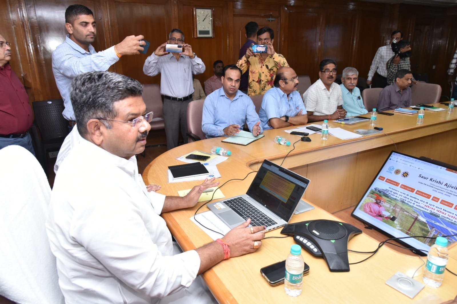 बंजर जमीन उगलेगी सोना...किसान एक बार जरूर देखें सौर कृषि आजीविका योजना पोर्टल