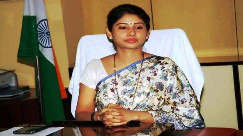 मुसीबत से बचकर महिला आईएएस अधिकारी ने दी सीख ...अपनी सुरक्षा के प्रति हमेशा रहे सतर्क,100  नंबर डायल करें 