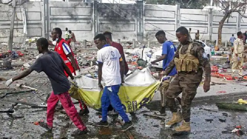 अल-शबाब का कहर,  धमाकों से दहला सोमालिया, 100 की मौत, 300 घायल 