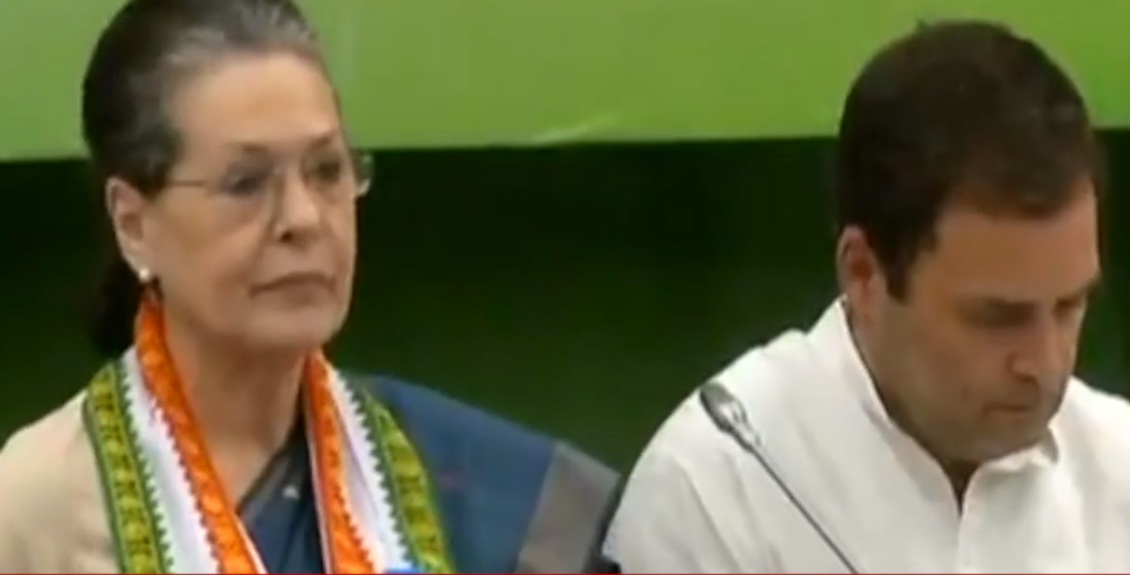 कांग्रेस में 22 साल बाद चुनावी मुकाबला, सोनिया अस्वस्थता के कारण पीछे हट रहीं और राहुल ने लड़ने मना किया