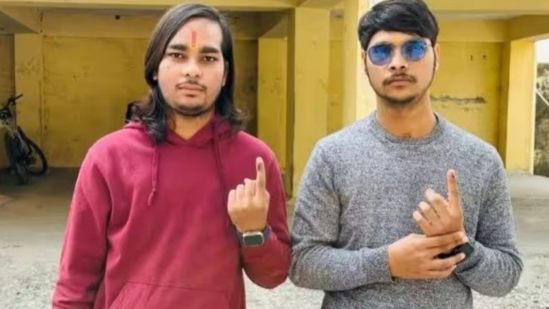 बेख़ौफ़ बेधड़क माथे पर तिलक लगा कर कन्हैयालाल के बेटों ने पहली बार वोट डाल आगामी सरकार से पिता को न्याय की लगाई गुहार 