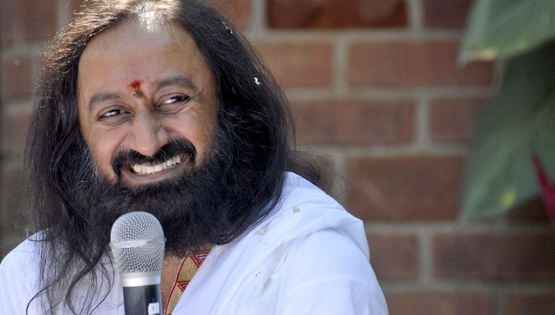 कोरोना वायरस पर यह क्या बोल गए श्रीश्री रविशंकर...! पूरी दुनिया में होने लगी कोविड की फिर से चर्चा