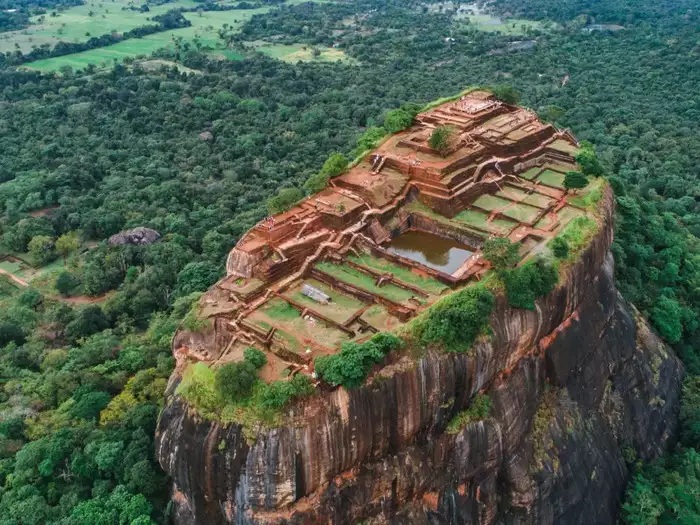 मुश्किलों में घिरे श्रीलंका को याद आये 'राम'