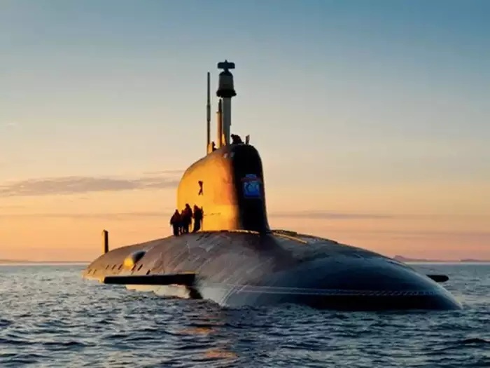 यूक्रेन के साथ युद्ध छोड़ भूमध्य सागर पहुंची क्रूज मिसाइल से लैस रूस की सबसे ताकतवर पनडुब्बी