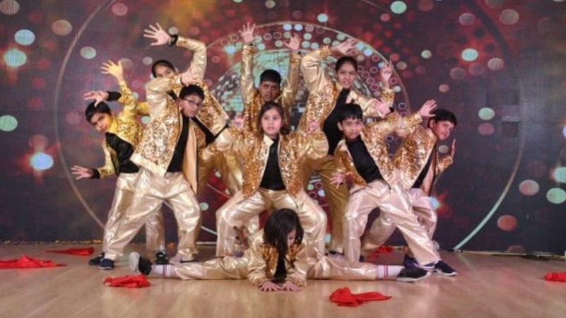 जोश देखते ही बना...जब नन्हे मुन्नो से लेकर सीनियर सिटीजन्स तक ने दी ऐसी परफॉरमेंस !