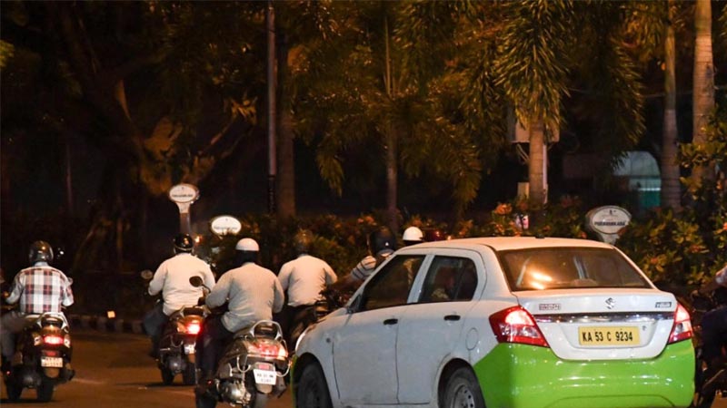 कर्नाटक सरकार के हस्तक्षेप के बाद ओला, उबर और रैपिडो ने घटाया बेस फेयर