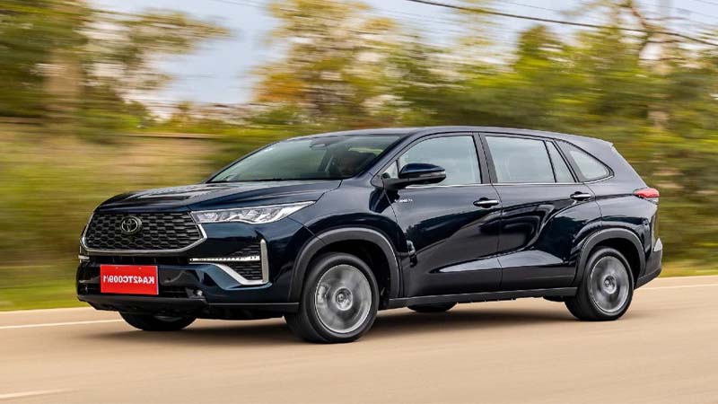 नए साल के पहले ही मचा दी धूम ,टोयोटा इनोवा हाईक्रॉस भारत में लॉन्च, कीमत 18.30 लाख रुपये से शुरू