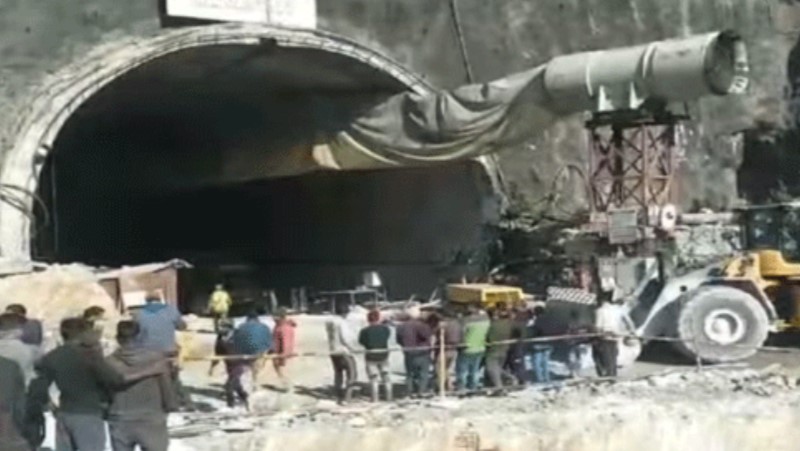 टीवी चैनल सुरंग बचाव कार्यों से जुड़ी खबरों को सनसनीखेज न बनायें : केंद्र सरकार 