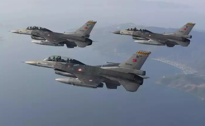 ग्रीस पर ताव खा रहा तुर्की, एफ-16 लड़ाकू विमानों पर मिसाइल तानने का आरोप