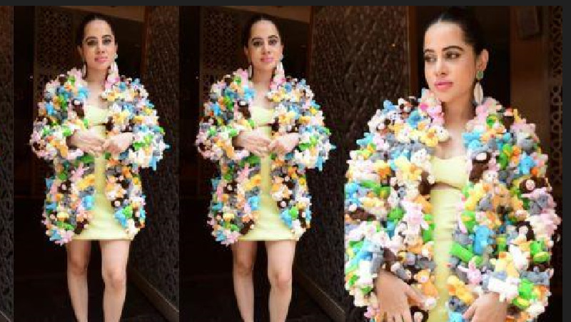 बच्चों की नज़र लग सकती है उर्फी जावेद की ड्रेस को ! यलो मिनी ड्रेस पर पहना छोटे-छोटे टेडी बियर से बना कोट