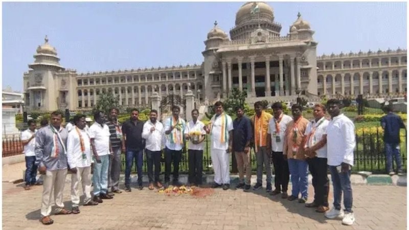  कर्नाटक सरकार का नया रिवाज, नई विधानसभा के पहले दिन किया गंगाजल-गोमूत्र से शुद्धिकरण