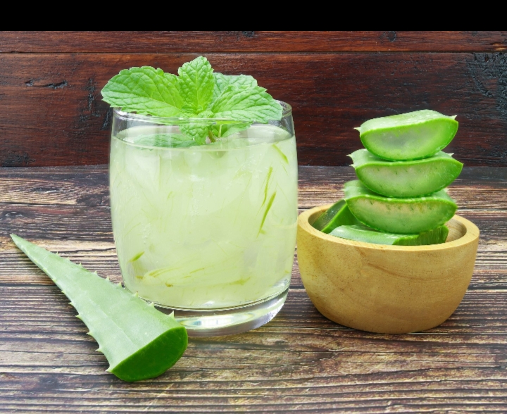 Benefits of Aloe Vera : एलोवेरा जूस में छुपा है सेहत का खज़ाना, जानें कि सर्दियों में क्यों पिएं एलोवेरा जूस