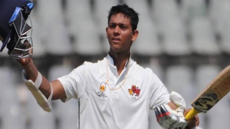 India vs West Indies 1st Test: डेब्यू टेस्ट में शतक जड़कर यशस्वी ने लगाई रिकार्ड्स की झड़ी, टीम इंडिया ने टेस्ट मैच पर कसा शिकंजा