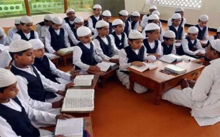 इलाहाबाद का फैसला पलटते हुए सुप्रीम कोर्ट ने कहा कि उत्तर प्रदेश का मदरसा एक्ट वैध