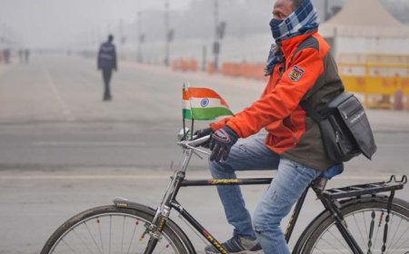 देशभर में मौसम का बदलाव: ठंड और बारिश ने बढ़ाई मुश्किलें, दो चक्रवातों की चेतावनी