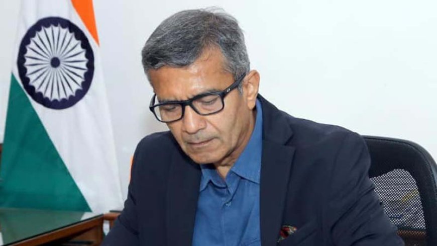 कौन हैं केरल कैडर के आईएएस अधिकारी आरके सिंह जिन्होंने संभाला है रक्षा सचिव का कार्यभार..