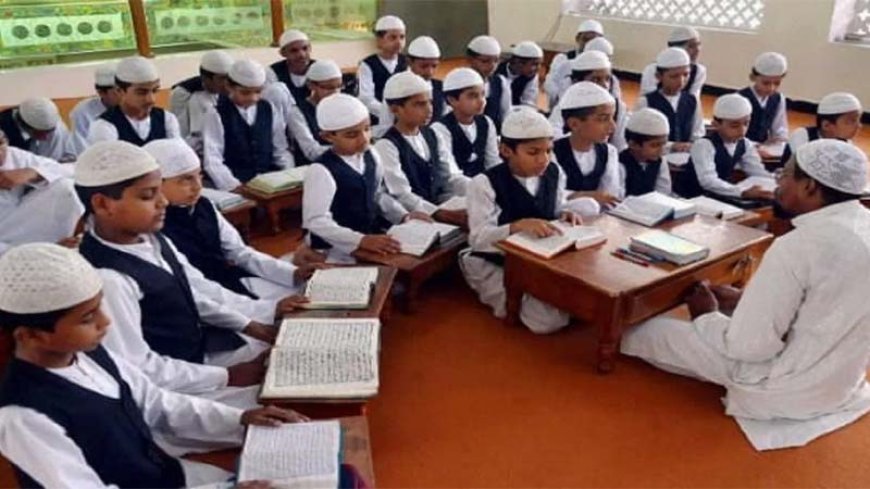 इलाहाबाद का फैसला पलटते हुए सुप्रीम कोर्ट ने कहा कि उत्तर प्रदेश का मदरसा एक्ट वैध