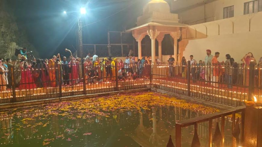 जयपुरः कार्तिक पूर्णिमा के अवसर पर दीपदान से रोशन हुआ यज्ञ वेदी कुण्ड