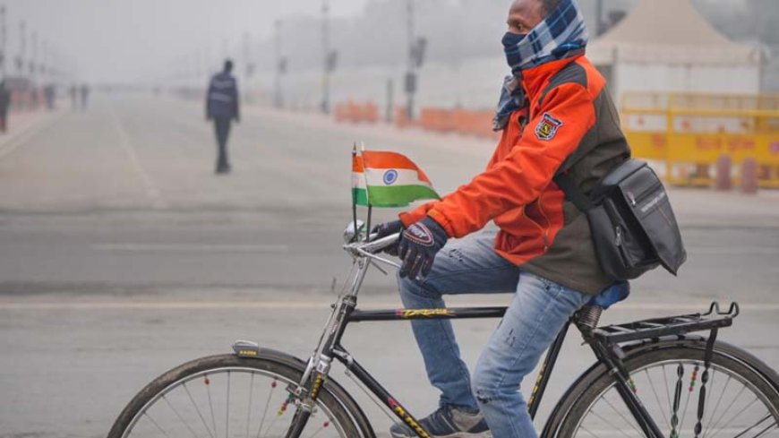 देशभर में मौसम का बदलाव: ठंड और बारिश ने बढ़ाई मुश्किलें, दो चक्रवातों की चेतावनी