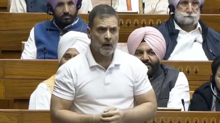 संसद में राहुल गांधी ने 'संविधान बनाम मनुस्मृति' की तुलना की