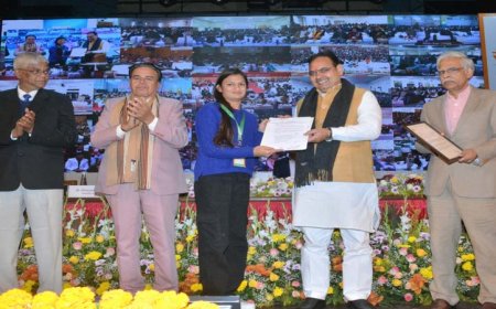 बिड़ला ऑडिटोरियम में रोजगार उत्सव, लोकार्पण एवं शिलान्यास कार्यक्रम आयोजित-प्रदेश में युवाओं की उम्मीदों को पूरा करने वाला अनुकूल वातावरण, कौशल और उद्यमिता विकास से युवा बना आत्मनिर्भर