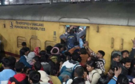 नयी दिल्ली रेलवे स्टेशन पर भगदड़ जैसी स्थिति क्यों बनी?