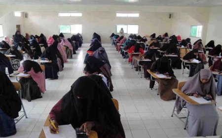 कर्नाटक के स्कूल शिक्षा मंत्री ने परीक्षा से पहले स्पष्ट किया कि सुप्रीम कोर्ट के फैसले तक हिजाब पर प्रतिबंध जारी रहेगा