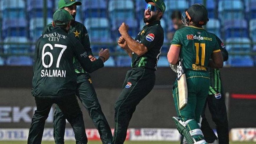 चैंपियंस ट्रॉफी 2025 से पहले पाकिस्तान को बड़ा झटका, आईसीसी ने तीन स्टार खिलाड़ियों पर लगाया भारी जुर्माना