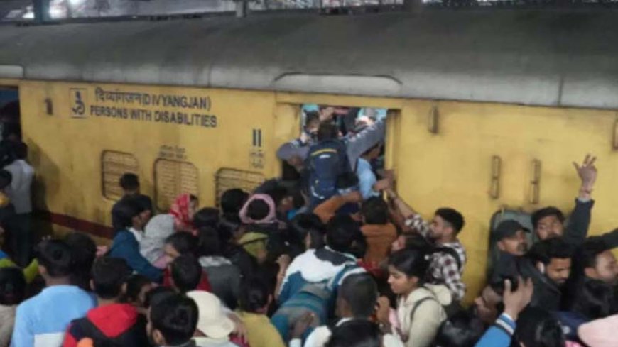 नयी दिल्ली रेलवे स्टेशन पर भगदड़ जैसी स्थिति क्यों बनी?